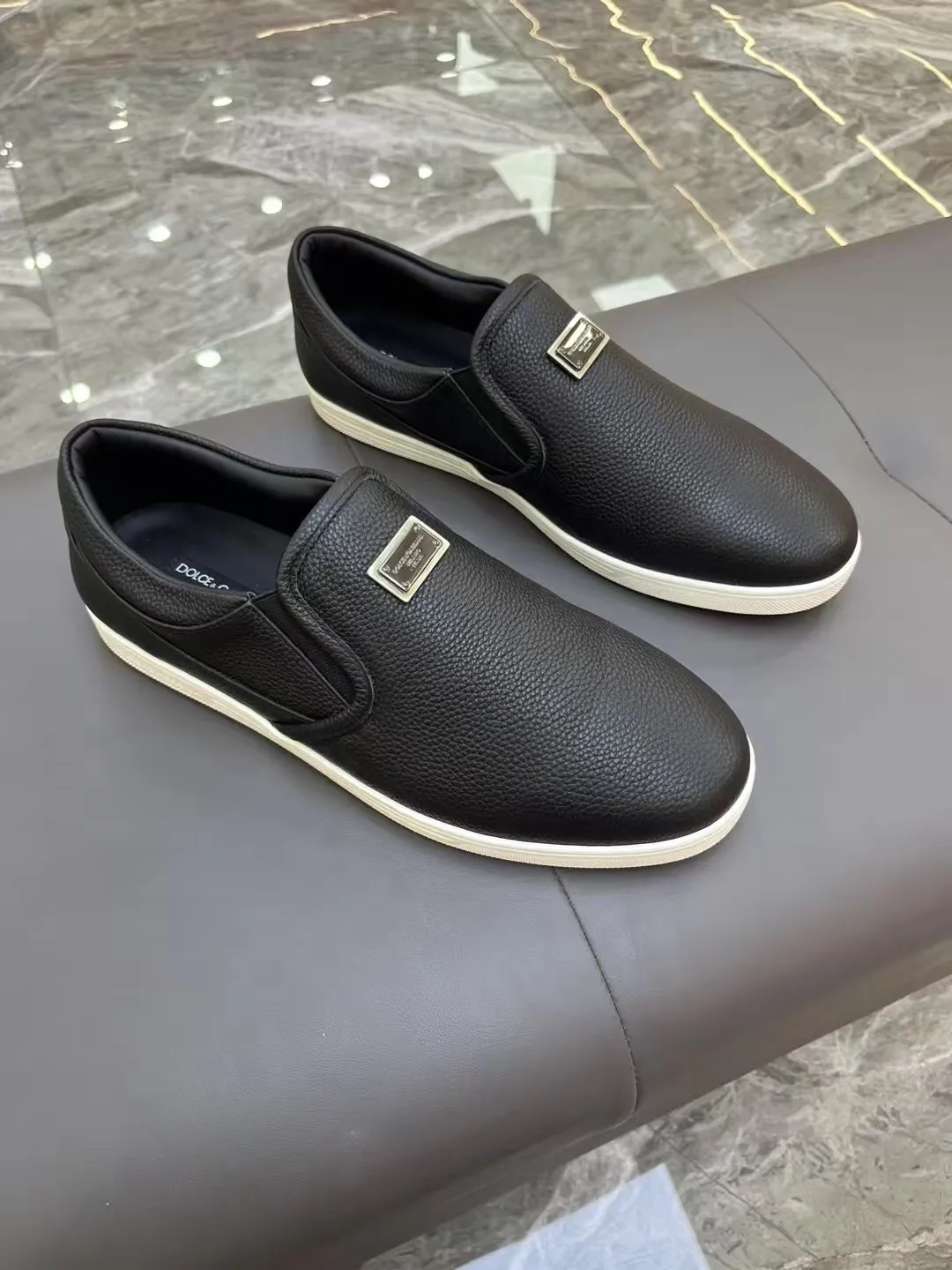 Men's Men's Shoes 💰400 [New Style] 🐝🐝DG men's calfskin sneakers Portofino Yacht shoes, simple and versatile design, unique saddle leather soles. The Dolce &G logo rear wing is the icing on the cake. Imported cowhide + rubber outsole Size: 39-44 (customized at 38.45)
